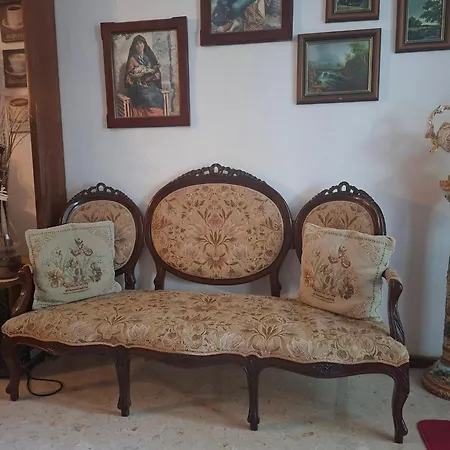 Large Duplex With 10min Walk From Malta Airport - Sleeps 7 *
