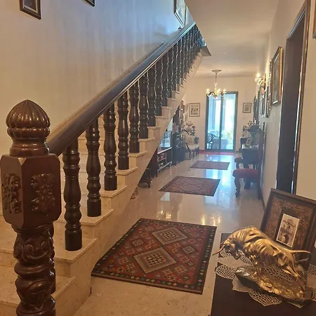 Large Duplex With 10min Walk From Malta Airport - Sleeps 7 Apartmán