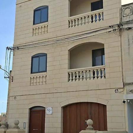 Large Duplex With 10min Walk From Malta Airport - Sleeps 7 * Gudja