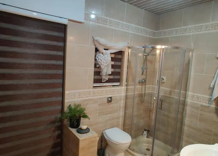 Large Duplex With 10min Walk From Malta Airport - Sleeps 7 アパート セント・ポールズ・ベイ