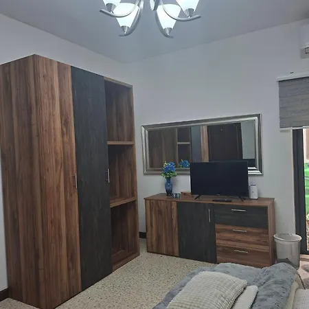 Apartment Large Duplex With 10min Walk From Malta Airport - Sleeps 7 Gudja