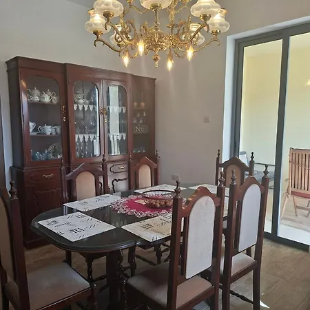 Large Duplex With 10min Walk From Malta Airport - Sleeps 7 Gudja