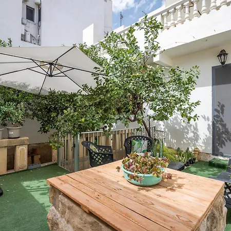 Large Duplex With 10min Walk From Malta Airport - Sleeps 7 Gudja