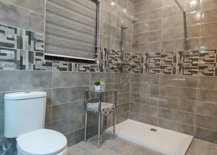 Large Duplex With 10min Walk From Malta Airport - Sleeps 7 Apartament *