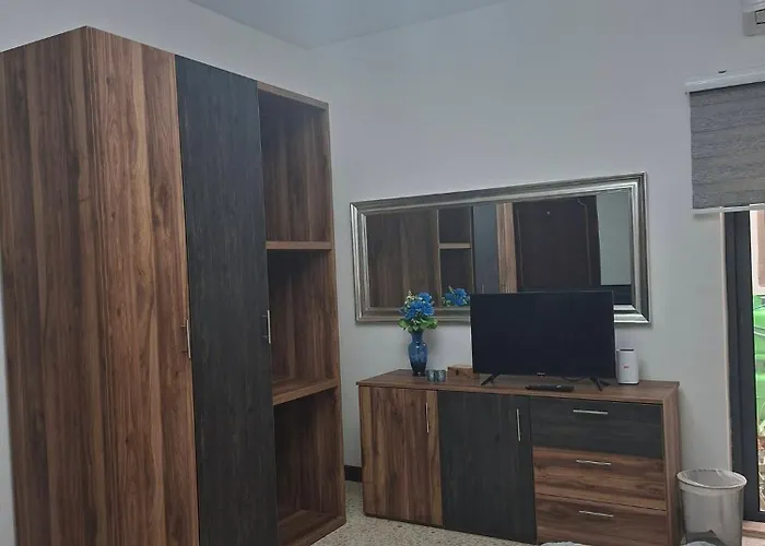 Apartment Large Duplex With 10min Walk From Malta Airport - Sleeps 7 Gudja