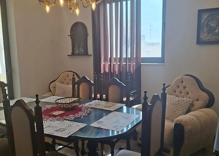 Apartment Large Duplex With 10min Walk From Malta Airport - Sleeps 7 Gudja