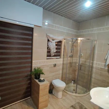 Large Duplex With 10min Walk From Malta Airport - Sleeps 7 아파트 세인트폴스베이