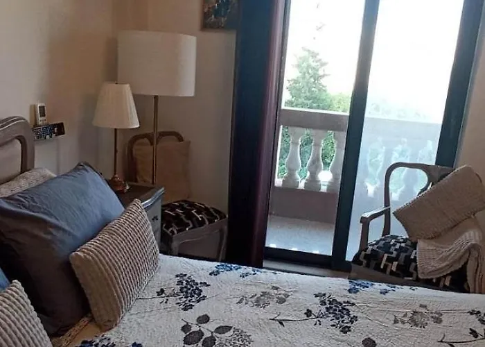 Large Duplex With 10min Walk From Malta Airport - Sleeps 7 아파트 세인트폴스베이