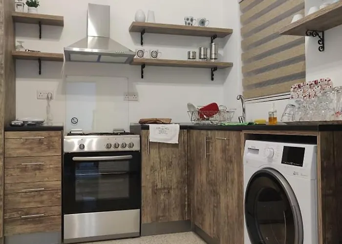 Large Duplex With 10min Walk From Malta Airport - Sleeps 7